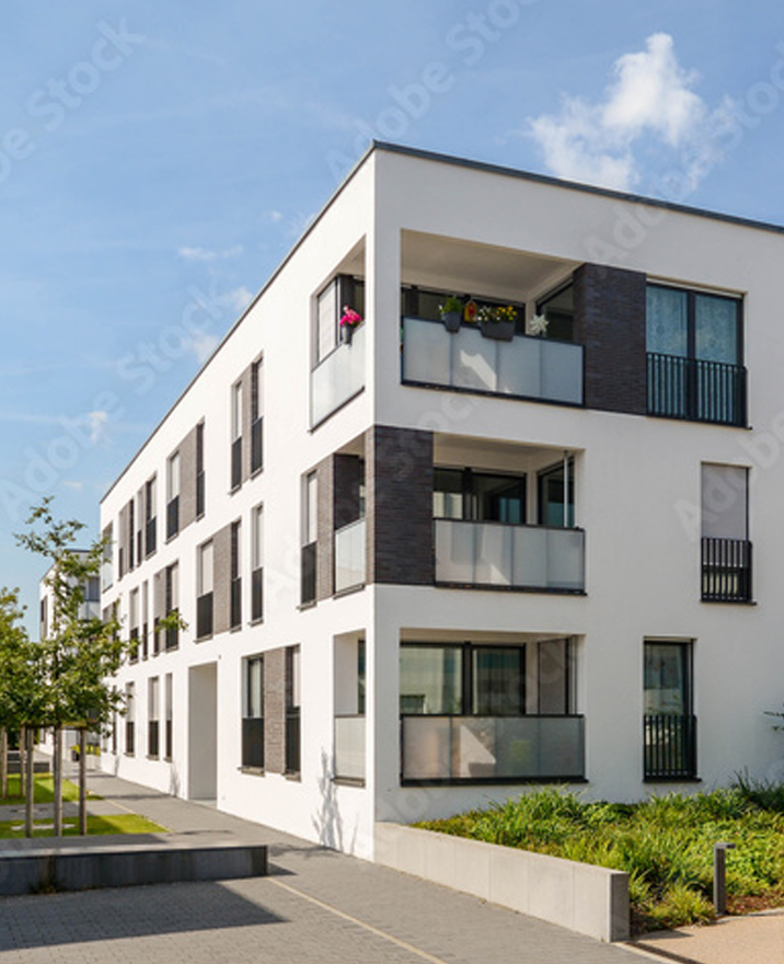 Foyer mit Sofa und Wendeltreppe